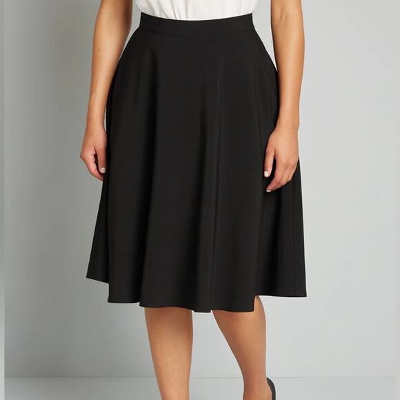 5/$30 Face 2 Face Black A-Line Skirt Pockets L - Picture 1 of 4